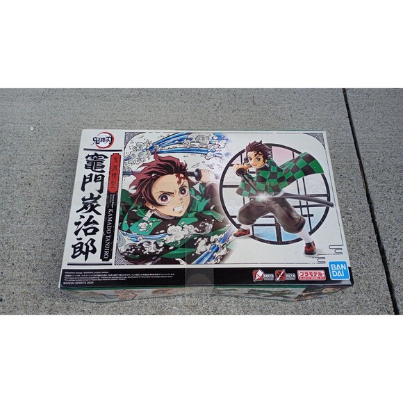 Demon Slayer Kamado Tanjiro Model Kit - Picture 1 of 3